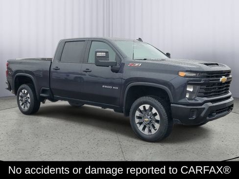 Used 2024 Chevrolet Silverado 2500 Custom w/ Custom Value Package image 2