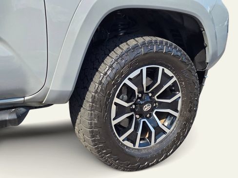 Used 2021 Toyota Tacoma TRD Sport RWD image 5