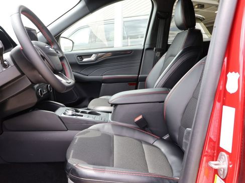 Certified 2025 Ford Escape ST-Line AWD/4WD image 23