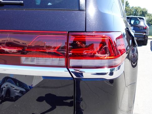 Used 2024 Volkswagen Atlas SE FWD image 6