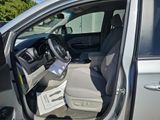 Used 2021 Kia Sedona LX image 2