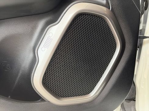 Used 2023 Jeep Renegade Latitude AWD/4WD image 25