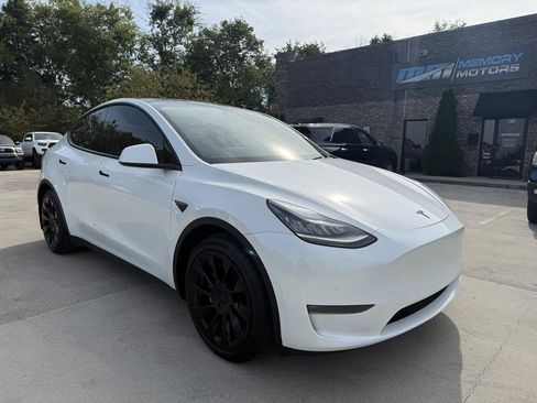 Used 2021 Tesla Model Y Long Range AWD/4WD image 3