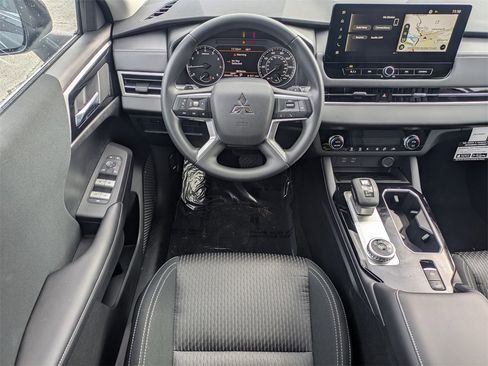 New 2026 Mitsubishi Outlander ES image 13