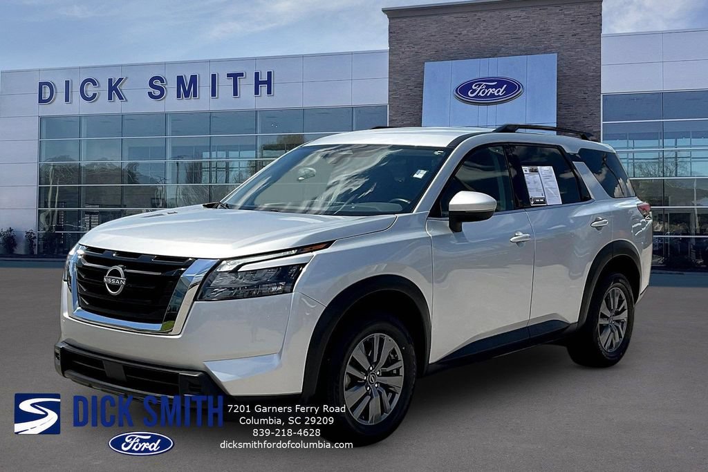 Used 2025 Nissan Pathfinder SV FWD image 1