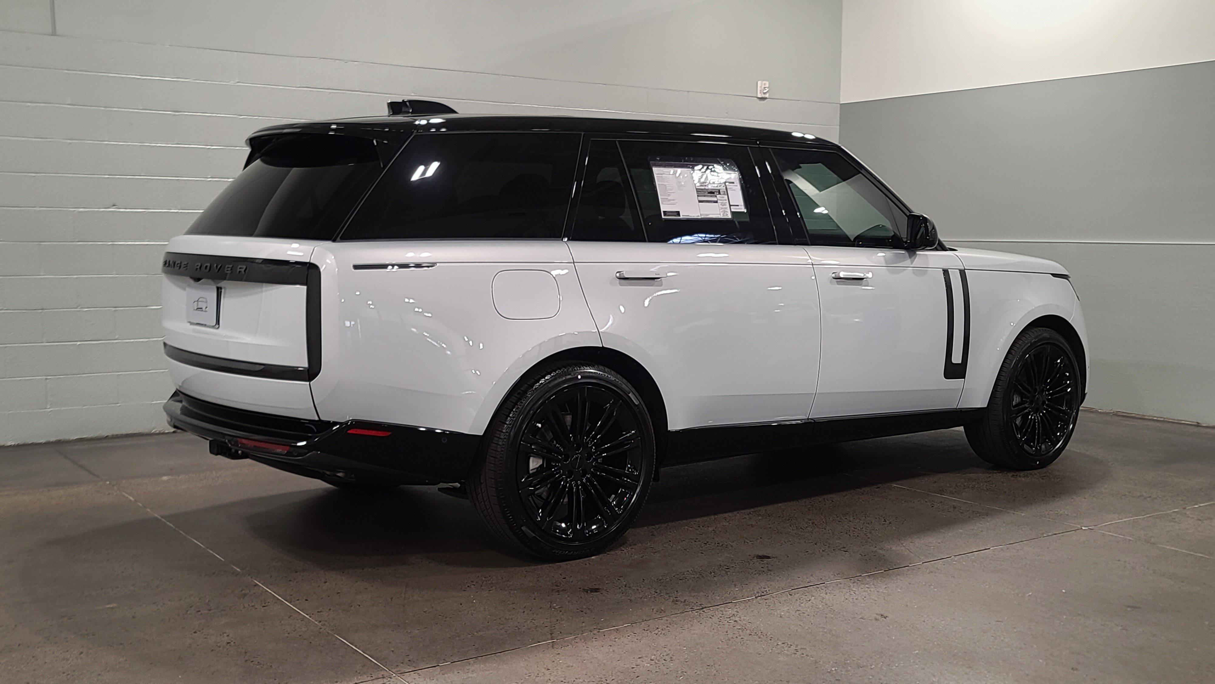 New 2026 Land Rover Range Rover Long Wheelbase SE AWD/4WD image 2