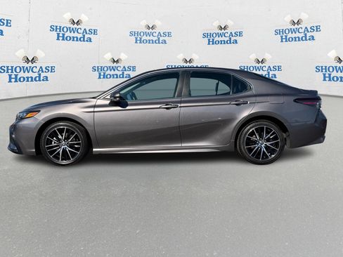 Used 2022 Toyota Camry SE image 4