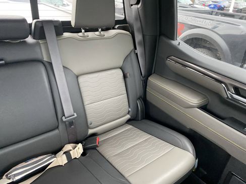 Used 2024 Chevrolet Silverado 1500 ZR2 w/ Technology Package image 9