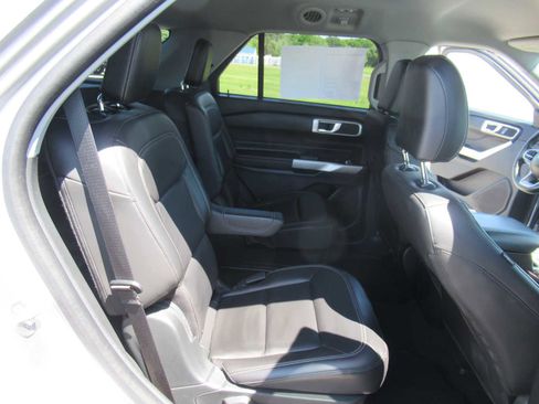 Used 2023 Ford Explorer XLT w/ Equipment Group 202A AWD/4WD image 20