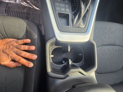 Used 2022 Toyota RAV4 XLE image 22