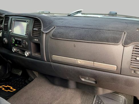 Used 2007 Chevrolet Silverado 1500 LT w/ 1LT Convenience Package AWD/4WD image 17