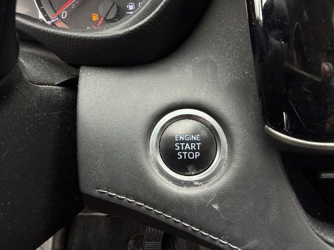 Used 2021 Toyota Highlander LE FWD image 24