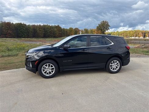 Used 2022 Chevrolet Equinox LT image 2