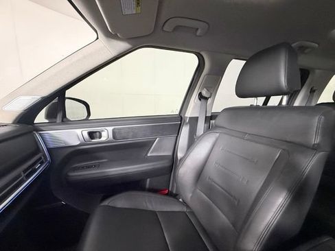 Used 2025 Hyundai Santa Fe Limited FWD image 21