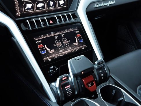 Used 2019 Lamborghini Urus AWD/4WD image 23