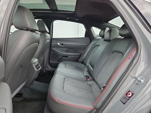 Used 2022 Hyundai Sonata SEL Plus w/ Preferred Accessory Package FWD image 9
