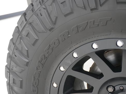 Used 2020 Jeep Gladiator Sport image 27