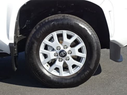 Certified 2025 Toyota Tacoma SR5 AWD/4WD image 8