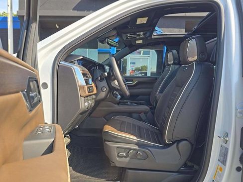Used 2026 GMC Yukon Denali Ultimate AWD/4WD image 6