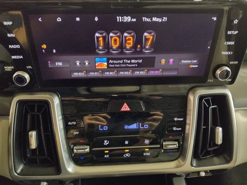 Used 2022 Kia Sorento S w/ Panoramic Sunroof Package FWD image 25