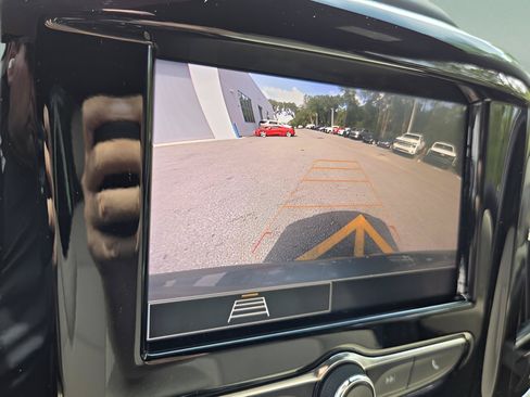 Used 2023 Chevrolet Traverse LS FWD image 19