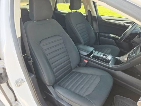 Used 2018 Ford Fusion SE image 19