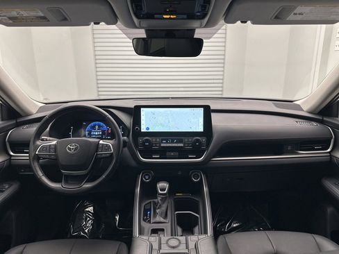 Used 2024 Toyota Grand Highlander XLE image 18