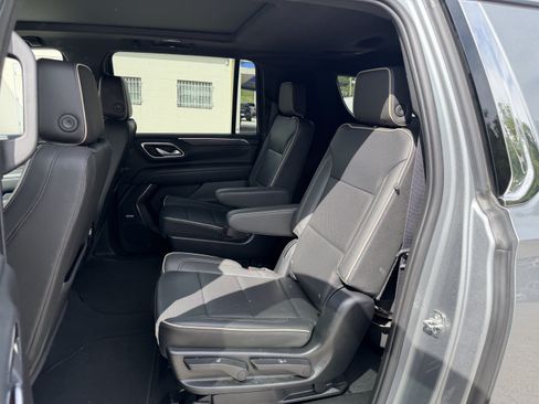 Used 2023 GMC Yukon XL SLT AWD/4WD image 12