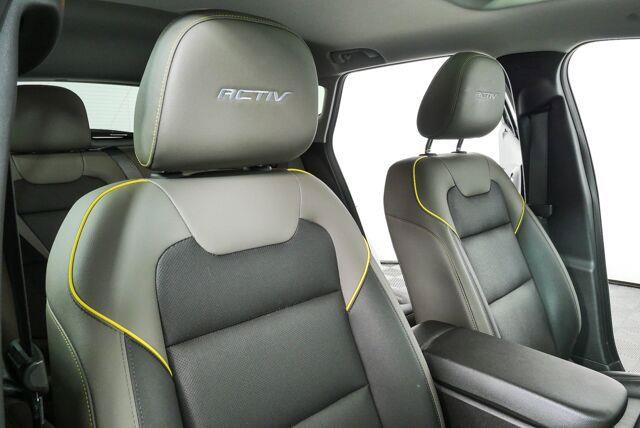 Used 2025 Chevrolet Trax ACTIV w/ Sunroof Package FWD image 21