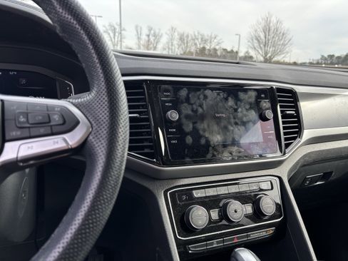 Used 2022 Volkswagen Atlas SEL R-Line image 18