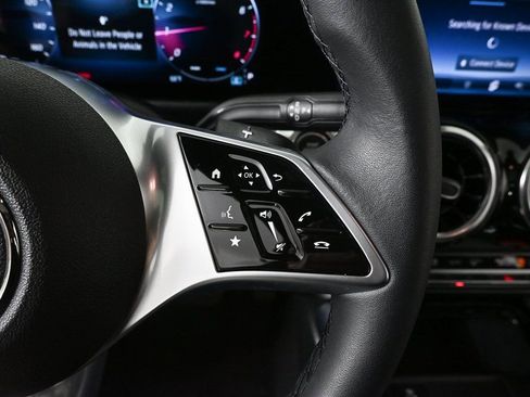 Used 2025 Mercedes-Benz GLB 250 image 11