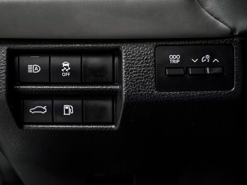 Used 2021 Toyota Avalon XLE w/ Moonroof Package image 38