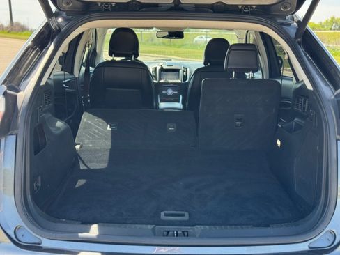 Used 2019 Ford Edge Titanium w/ Equipment Group 301A AWD/4WD image 34