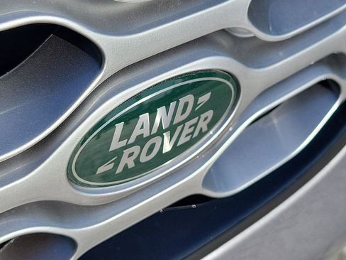 New 2025 Land Rover Discovery S image 10