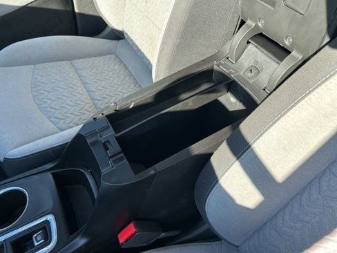 Used 2022 Chevrolet Equinox LS w/ LS Convenience Package image 32