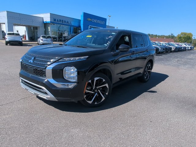 Used 2024 Mitsubishi Outlander AWD image 3