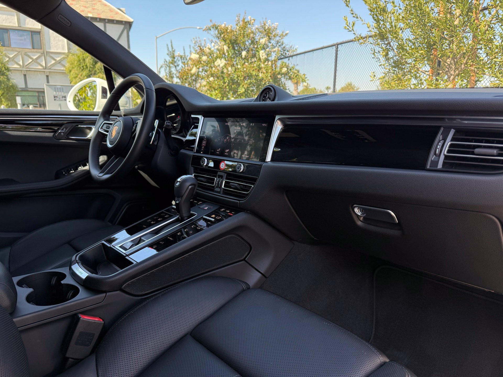 Used 2026 Porsche Macan AWD/4WD image 25