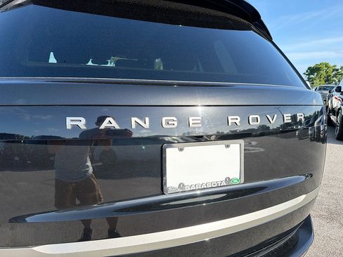 Used 2024 Land Rover Range Rover SE image 11