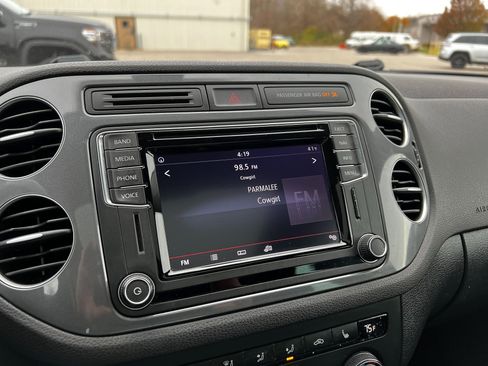 Used 2017 Volkswagen Tiguan Sport image 19