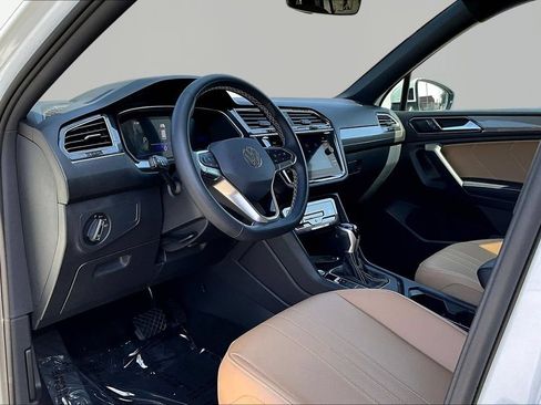 Used 2023 Volkswagen Tiguan SE FWD image 18