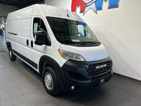Used 2025 RAM ProMaster 2500 w/ Convenience Group FWD image 2