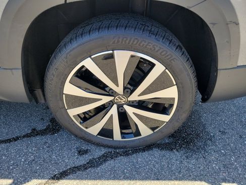 Certified 2022 Volkswagen Taos SE image 26