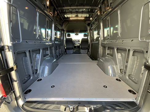 Used 2025 Mercedes-Benz Sprinter 2500 image 14