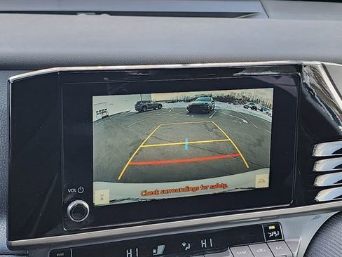 Used 2025 Toyota Camry SE image 30