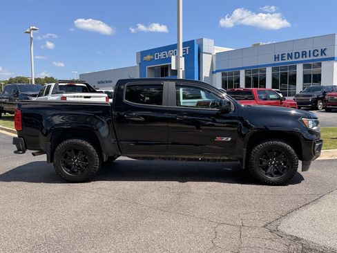Used 2022 Chevrolet Colorado Z71 w/ Z71 Midnight Edition AWD/4WD image 13