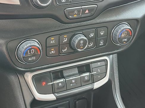 Used 2023 GMC Terrain SLT w/ LPO, Floor Liner Package AWD/4WD image 22