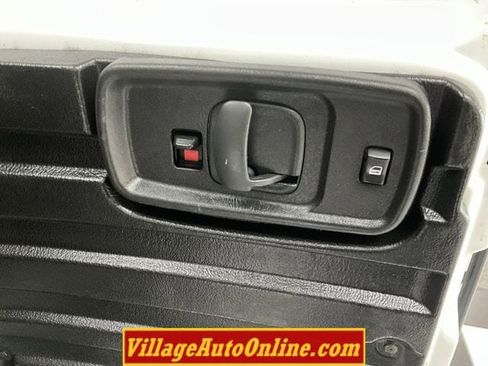 Used 2018 Chevrolet Express 2500 w/ Driver Convenience Package RWD image 25