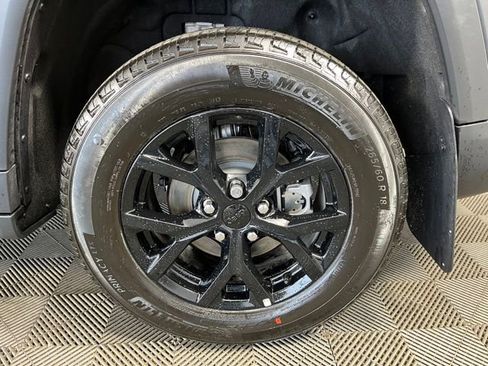 Used 2026 Jeep Grand Cherokee Altitude image 11