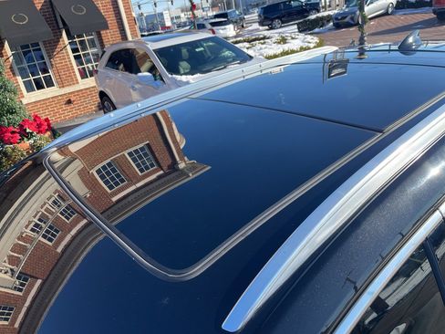 Used 2018 Cadillac XT5 Luxury w/ Driver Awareness Package image 12