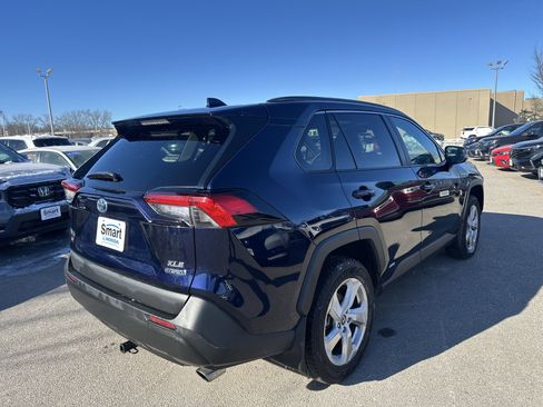 Used 2021 Toyota RAV4 XLE Premium image 5